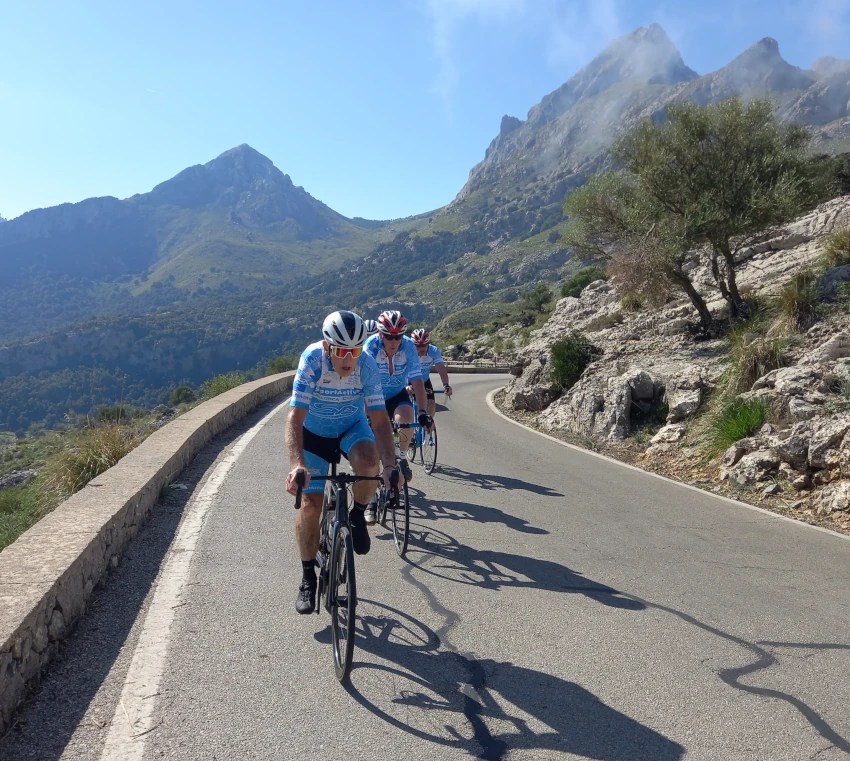 Sean Kelly leading the SportActive peloton