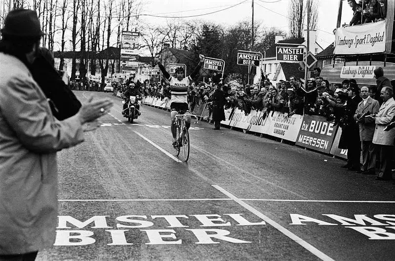 Eddy Merckx Amstel Gold Race 1975 finish - Meet the Best Two Cyclists Ever to Have Lived! - SportActive