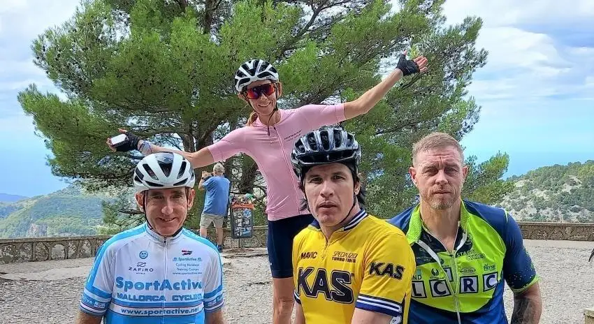 Picture 5 Having fun with cycling Legend Sean Kelly 