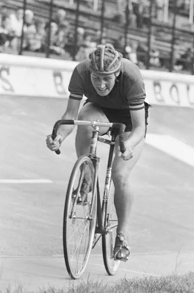 Beryl Burton competing on the track in 1967 - Five Inspirational and Influential Women Cyclists Past and Present - SportActive